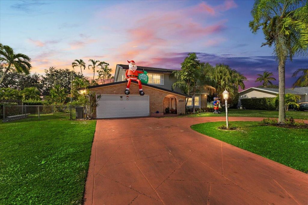 Photo of 3179 Hoylake Road, Wellington, FL 33467 (MLS # B26027073)