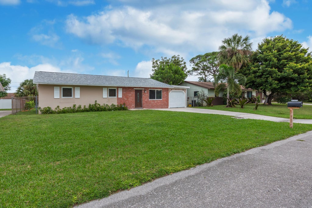 Photo of 4317 Applecrest Drive, Palm Beach Gardens, FL 33410 (MLS # R11112371)