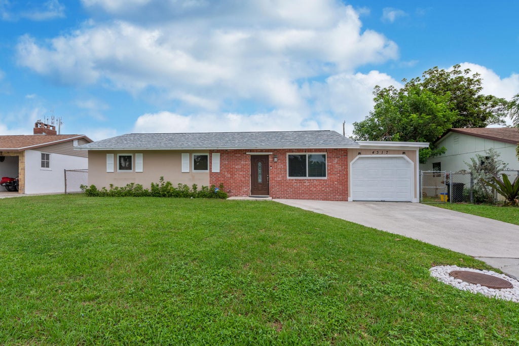 Photo of 4317 Applecrest Drive, Palm Beach Gardens, FL 33410 (MLS # R11112371)