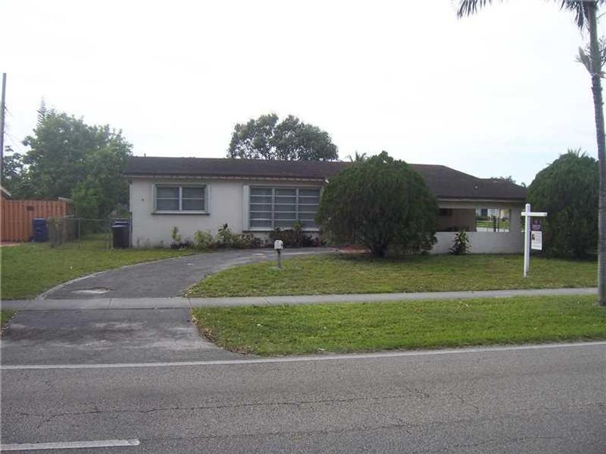 SPACIOUS LIVING AREA IN THIS 3 BEDROOM 2 FULL BATH HOME ON LARGE FENCED CORNER LOT*18" NEUTRAL TILE THRU-OUT*SPLIT BEDROOM PLAN*LARGE LAUNDRY ROOM / WORKSHOP ROOM*CEMENT PATIO*GAS HOT WATER HEATER SAVES YOU MONEY*ROOM FOR LOTS OF PARKING*GREAT FLOOR PLAN* ACCORDIAN HURRICANE SHUTTERS FOR ALL WINDOWS**********CURRENTLY TENANT OCCUPIED***NEED 45 DAYS NOTICE TO VACATE*TENANT HAS INTEREST TO STAY*