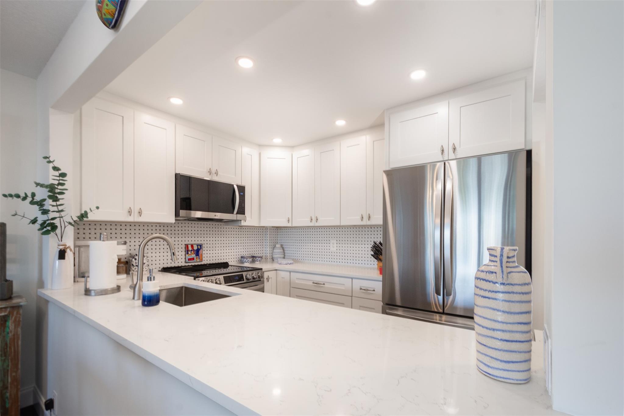 2611 N Riverside Dr 304