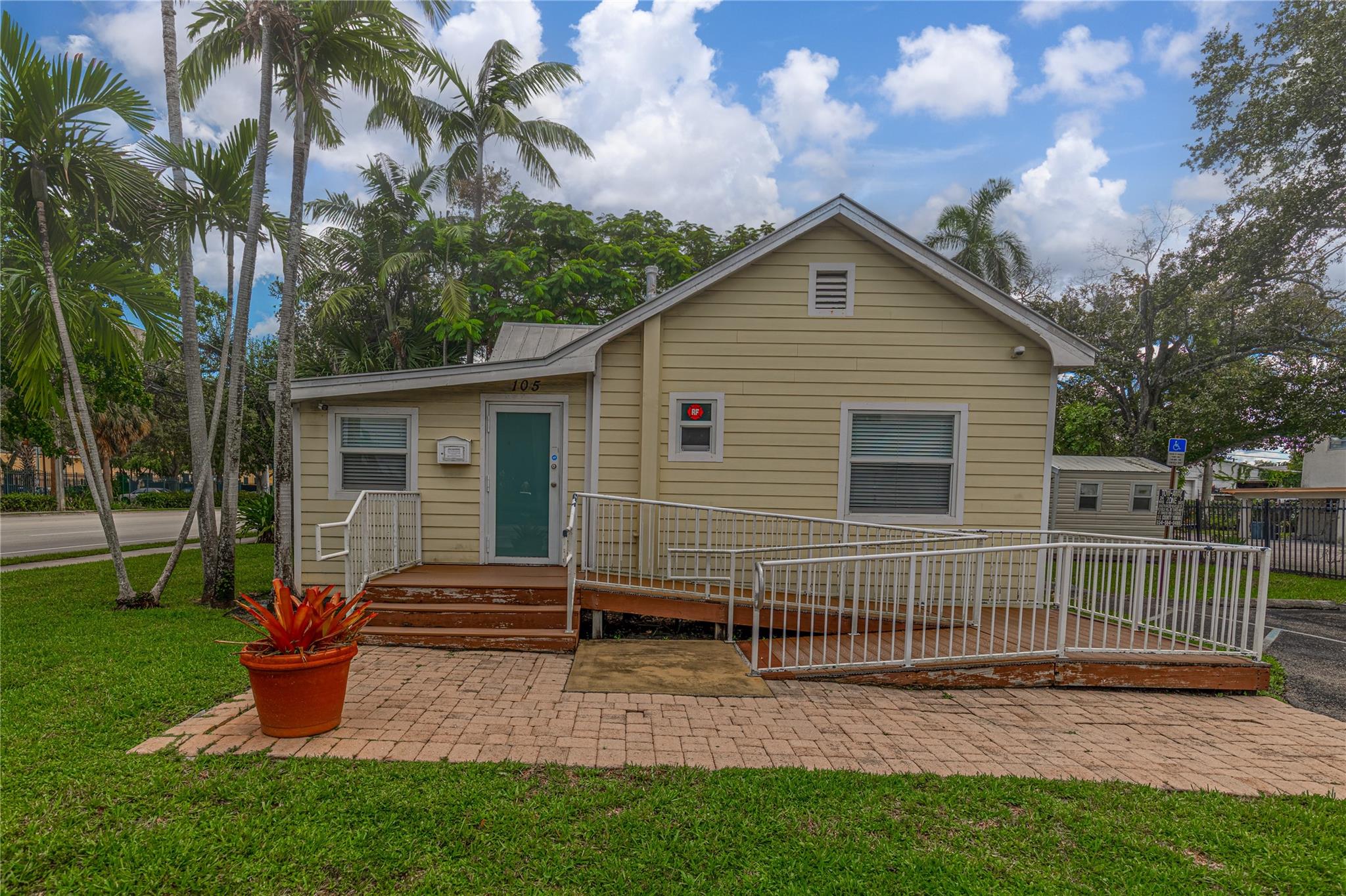 Situated just off Broward Blvd in a high-visibility, high-traffic area, this property offers unmatched convenience and exposure. This well-maintained building features:3 private offices, a reception/admin space, storage/copy room & 1 bathroom- central A/C ( 3 years old) updated laminate flooring throughout - freshly painted interior- metal roof (10yrs old)  Enjoy private on-site parking, low taxes and the unbeatable benefit of being close to it all — the courthouse, cultural centers, restaurants, shops, and vibrant downtown business hubs. Whether you’re a creative agency, professional service, or boutique office, this space offers the visibility, accessibility, and energy of downtown Fort Lauderdale!
Don’t miss the opportunity to secure this exceptional property for your business!