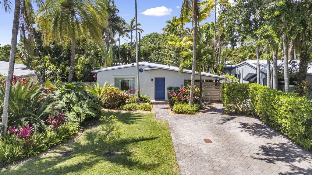 Photo of 1627 NE 17th Avenue, Fort Lauderdale, FL 33305 (MLS # B26033299)