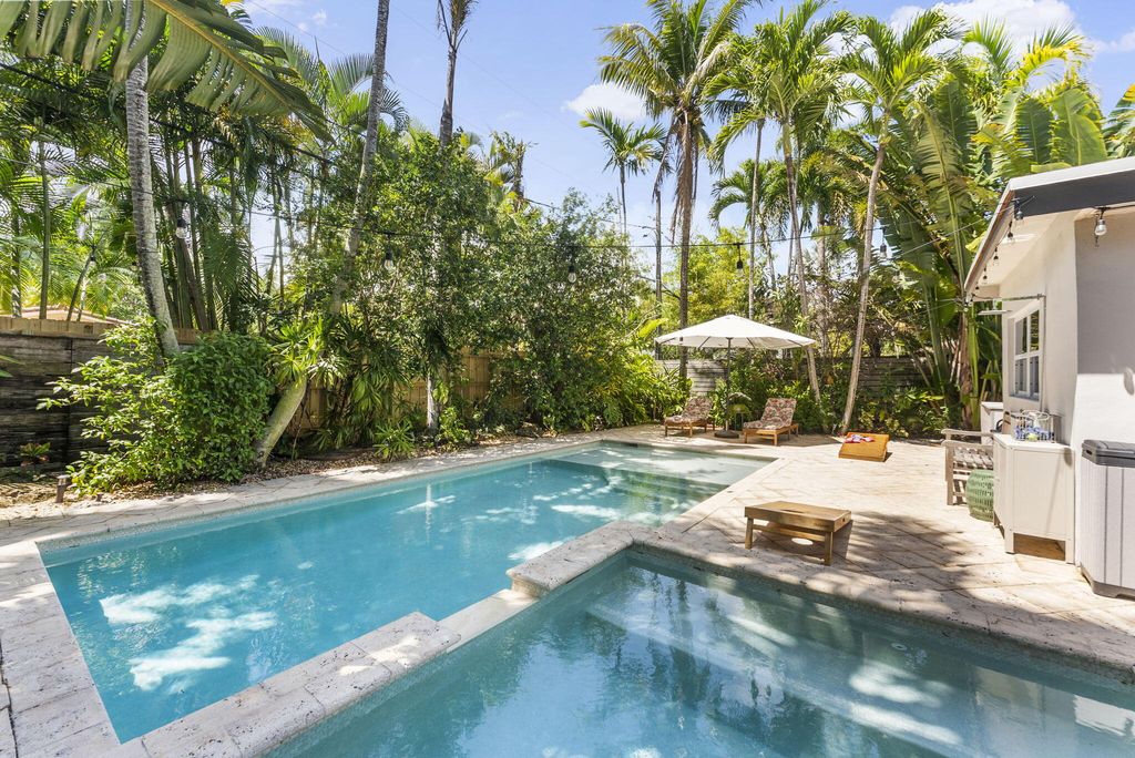 Photo of 1627 NE 17th Avenue, Fort Lauderdale, FL 33305 (MLS # B26033299)