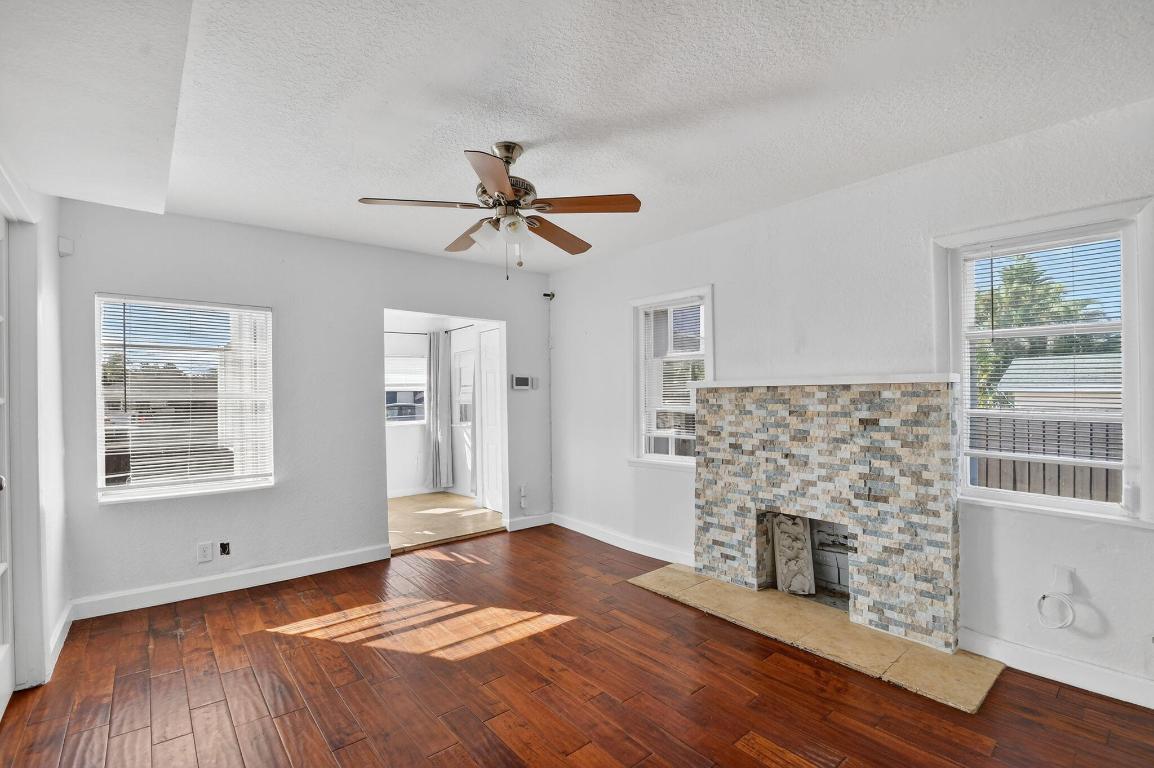 1011 W Lakewood Road