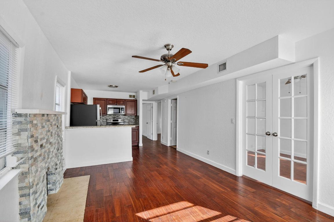 1011 W Lakewood Road