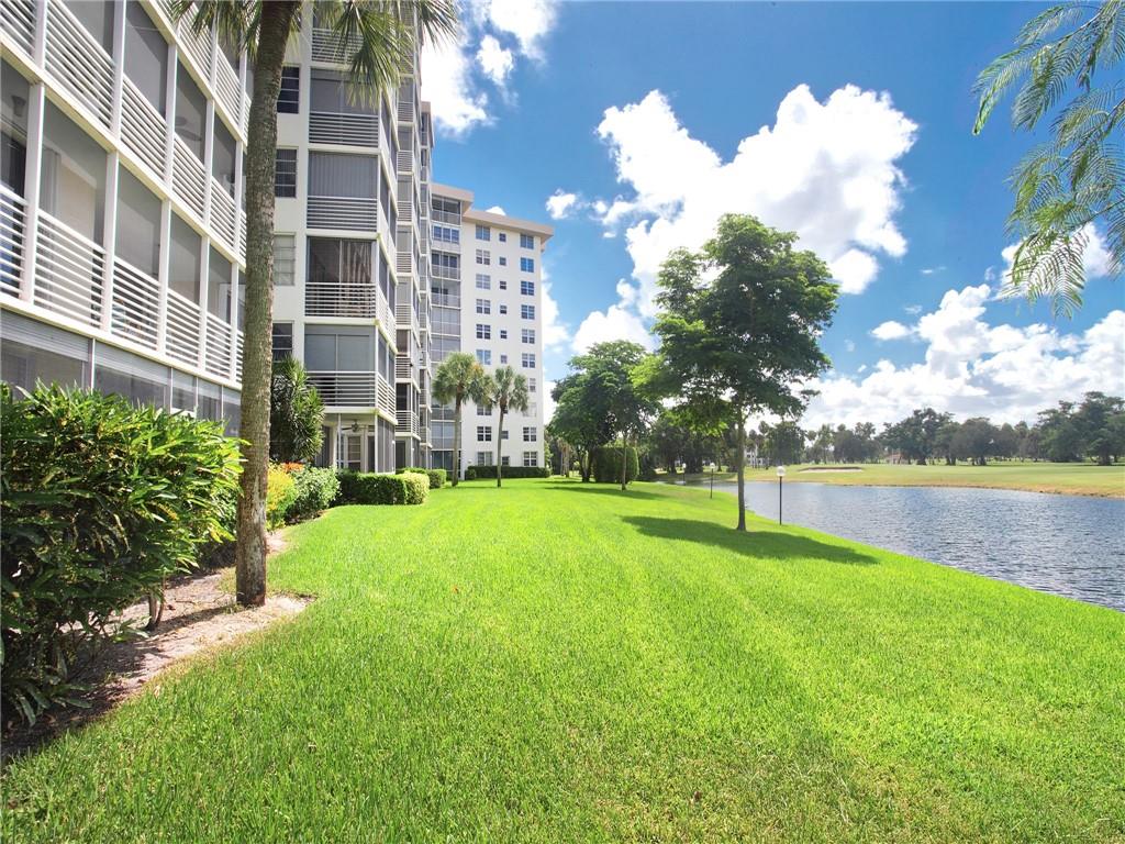 Oaks Way at PALM-AIRE - Residential