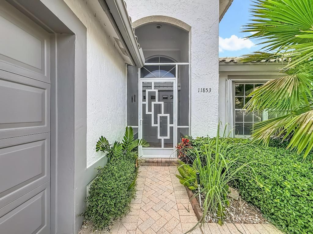 Photo of 11853 Fountainside Circle, Boynton Beach, FL 33437 (MLS # R11140678)