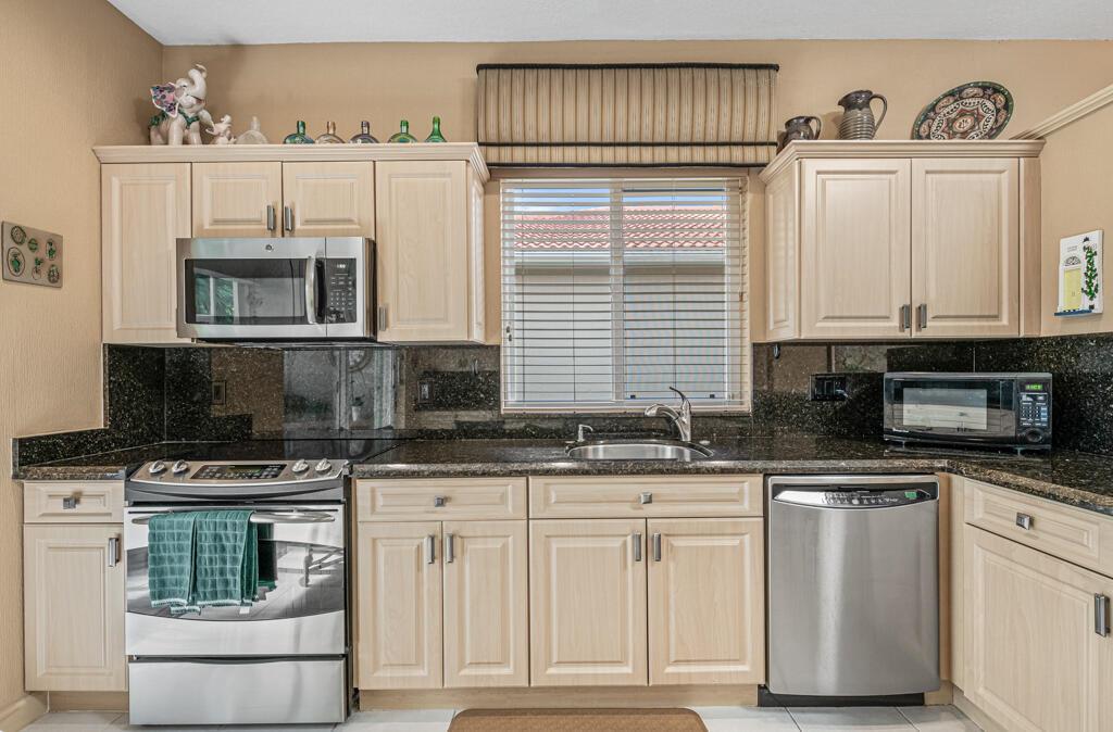 VENETIAN ISLES - Residential