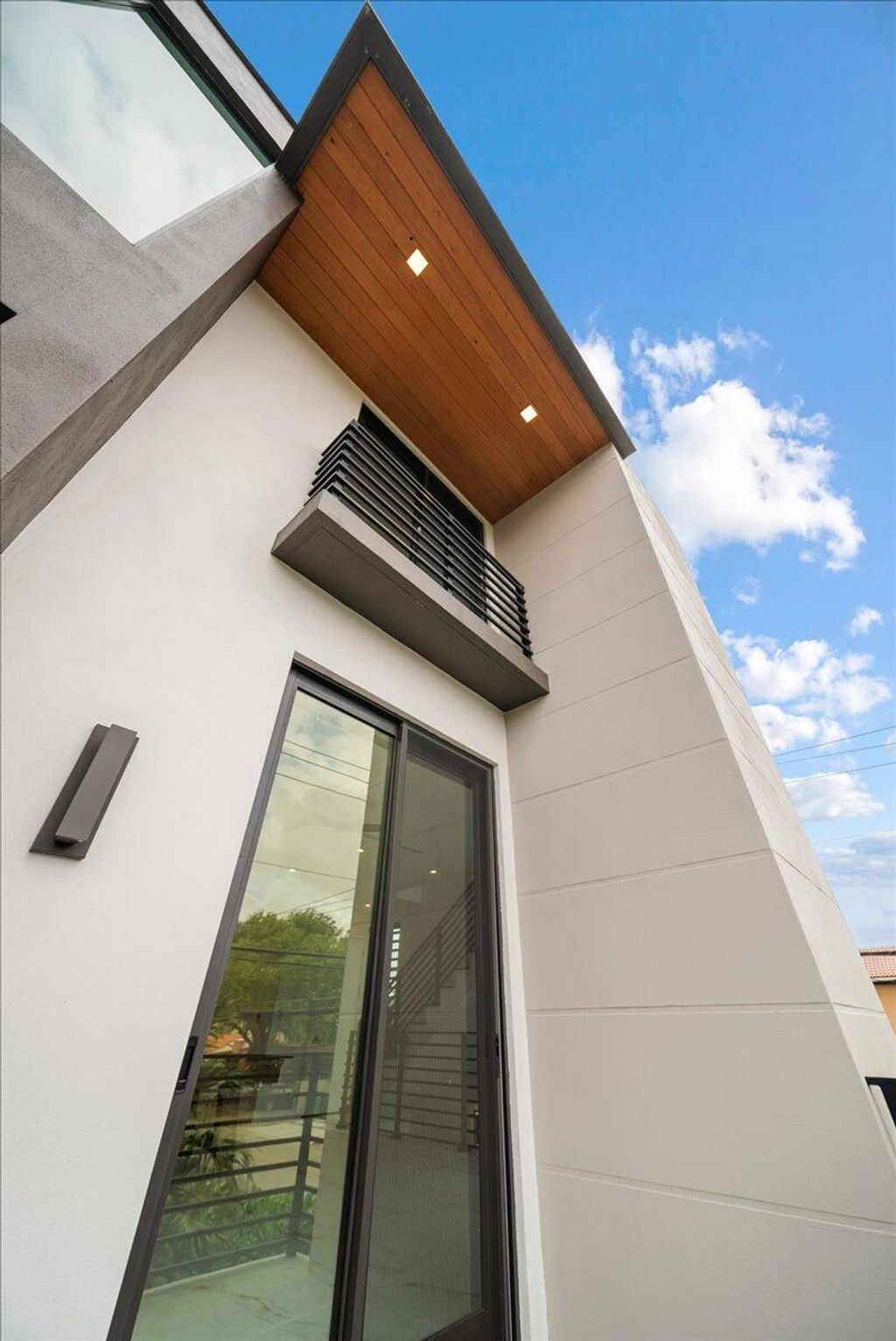 Photo of 1054 N Victoria Park Road, Fort Lauderdale, FL 33304 (MLS # R11094035)