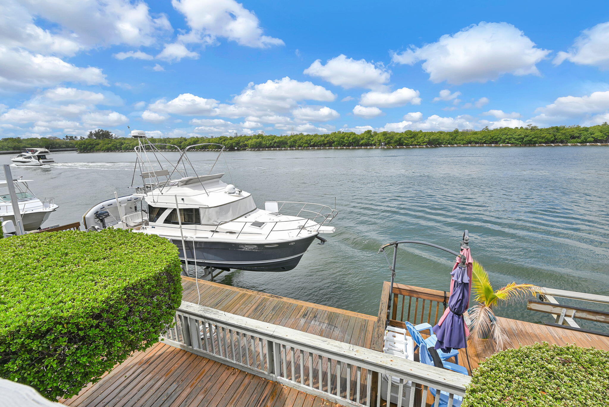 OASIS CONDOMINIUM - Residential