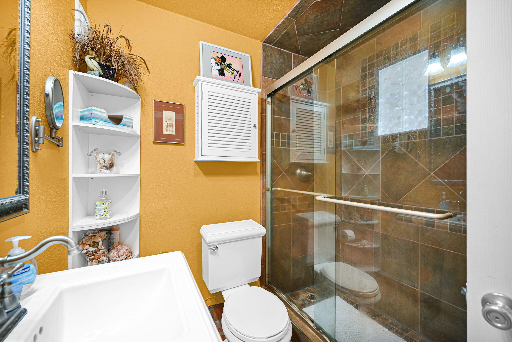 OASIS CONDOMINIUM - Residential