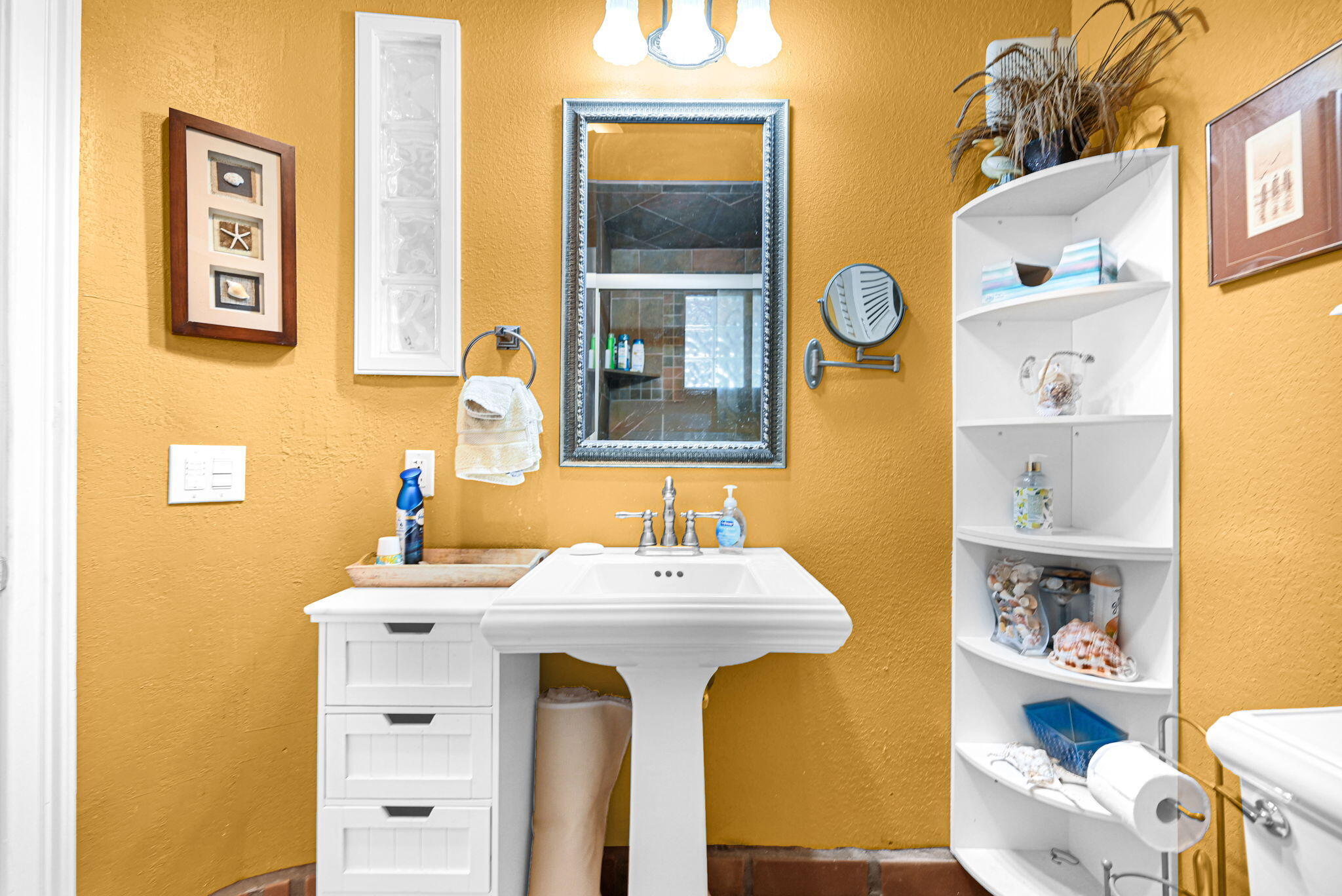 OASIS CONDOMINIUM - Residential