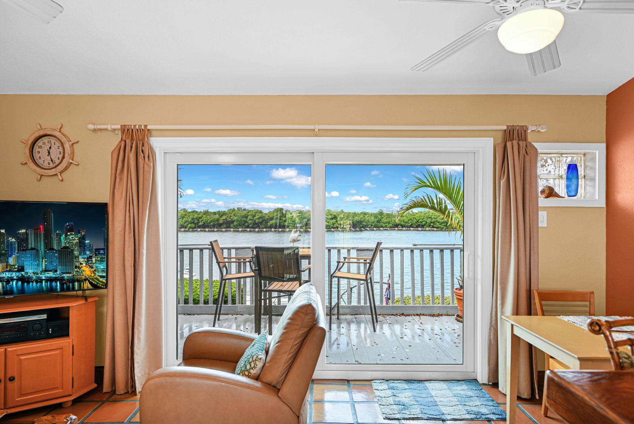 OASIS CONDOMINIUM - Residential