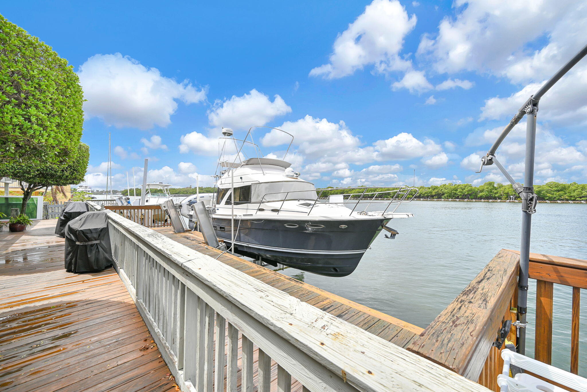 OASIS CONDOMINIUM - Residential