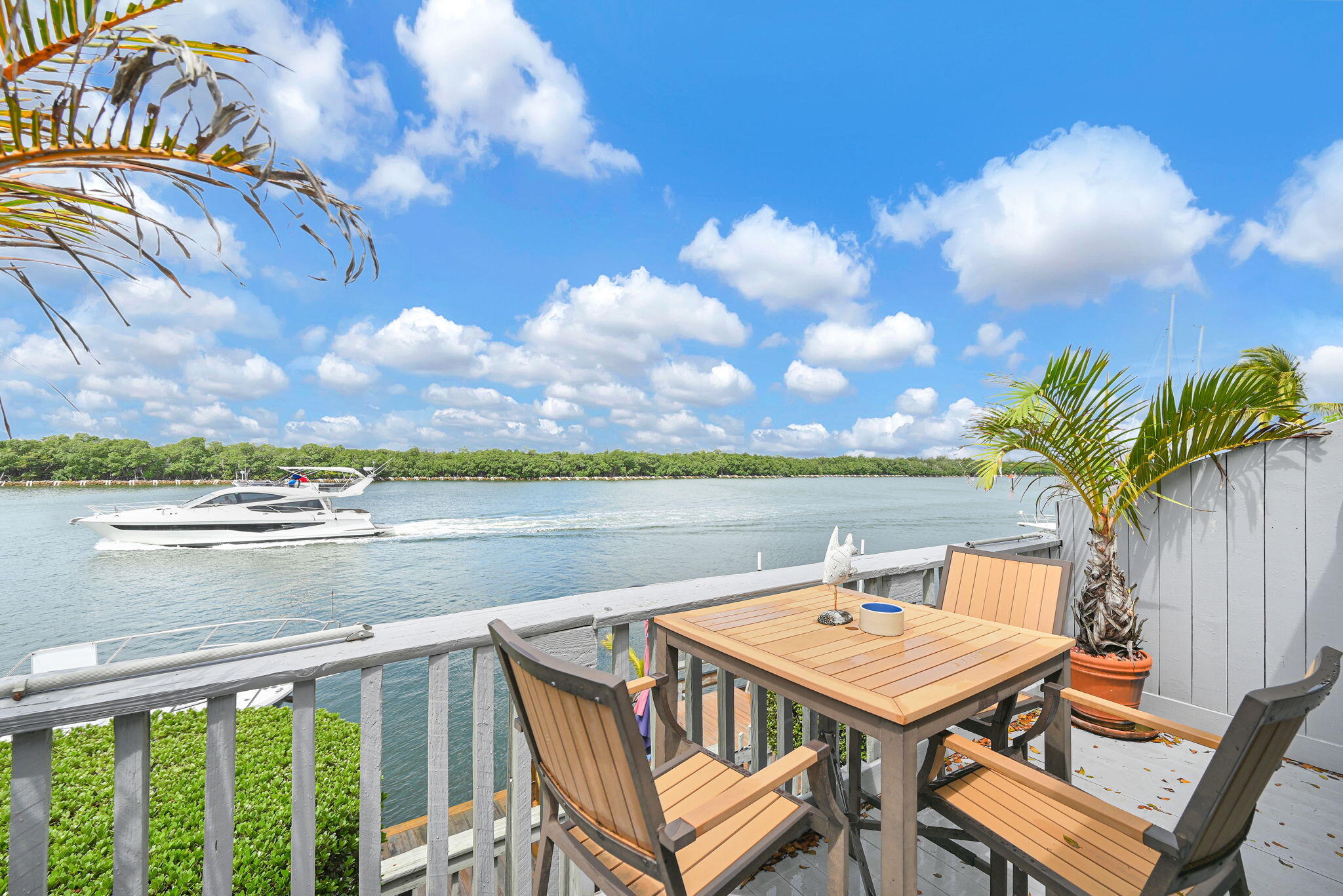 OASIS CONDOMINIUM - Residential