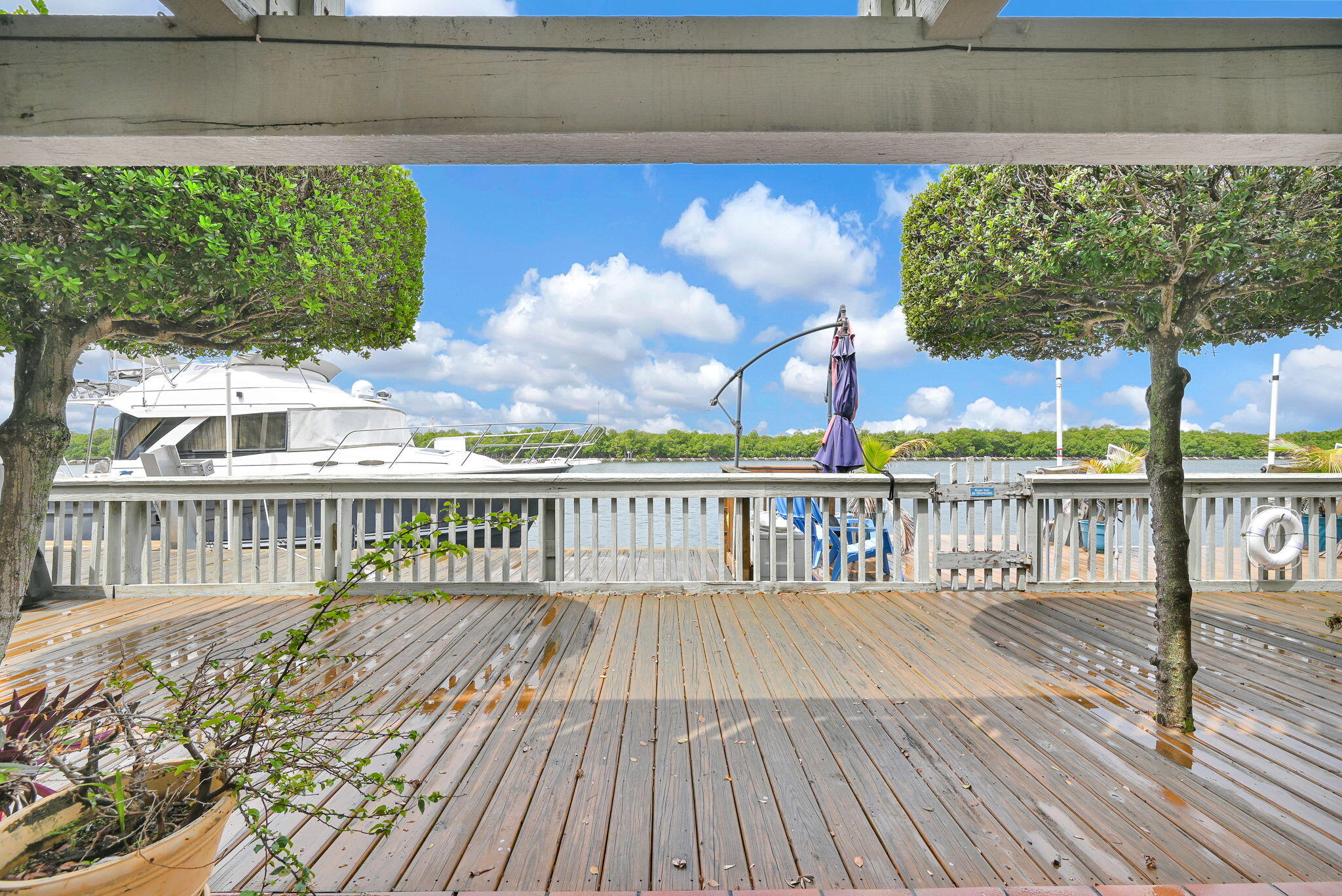 OASIS CONDOMINIUM - Residential