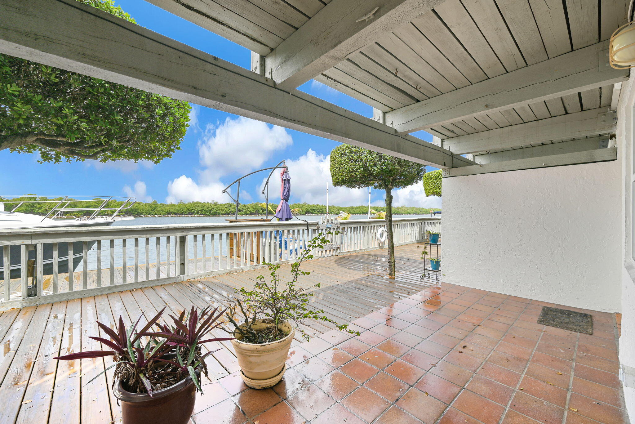 OASIS CONDOMINIUM - Residential