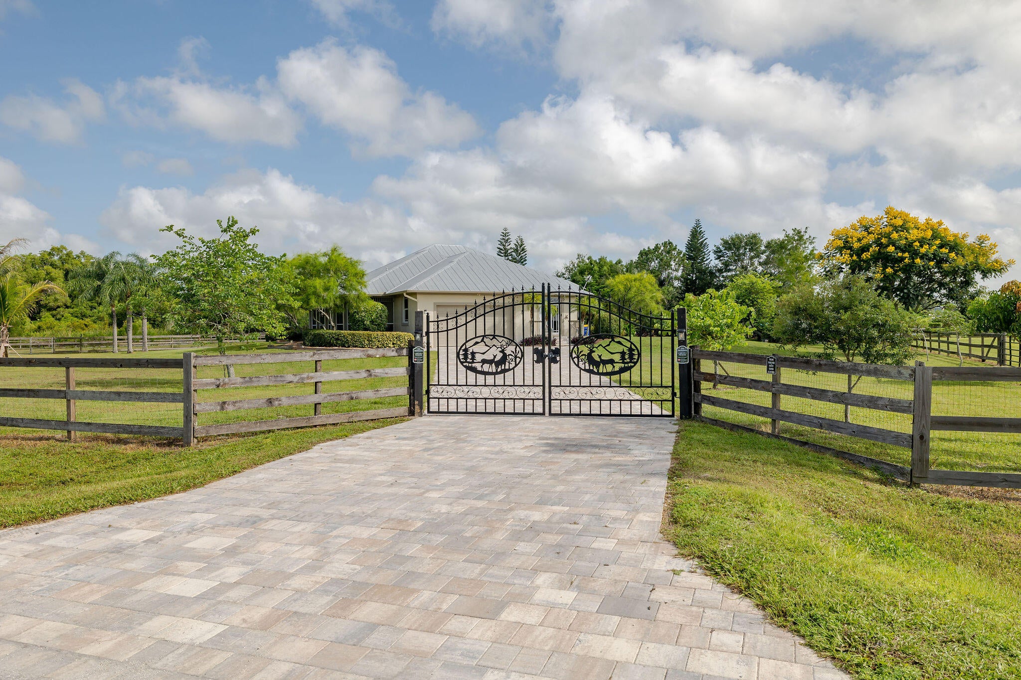 19005 SW GREY FOX Trail
