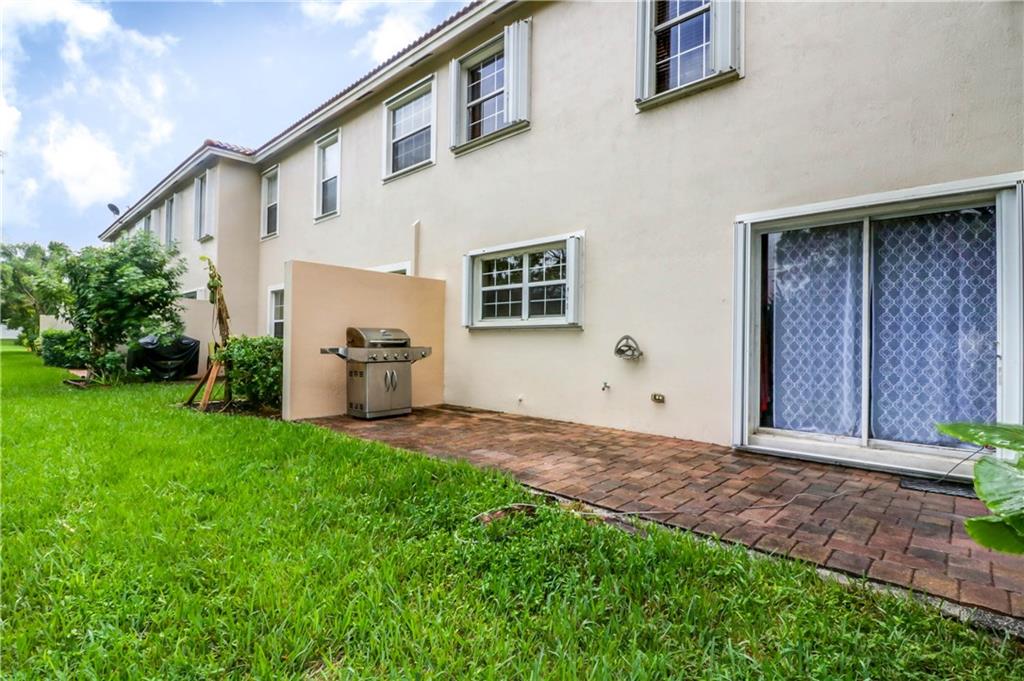 VERONA PALMS - Residential