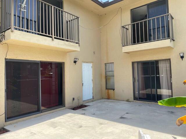 Very spacious 3 bedroom 2 bath townhouse. Newer roof. Can be rented right away.All measurements are approx only.