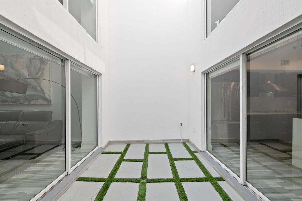 LA TERRACE AT VICTORIA P - Residential