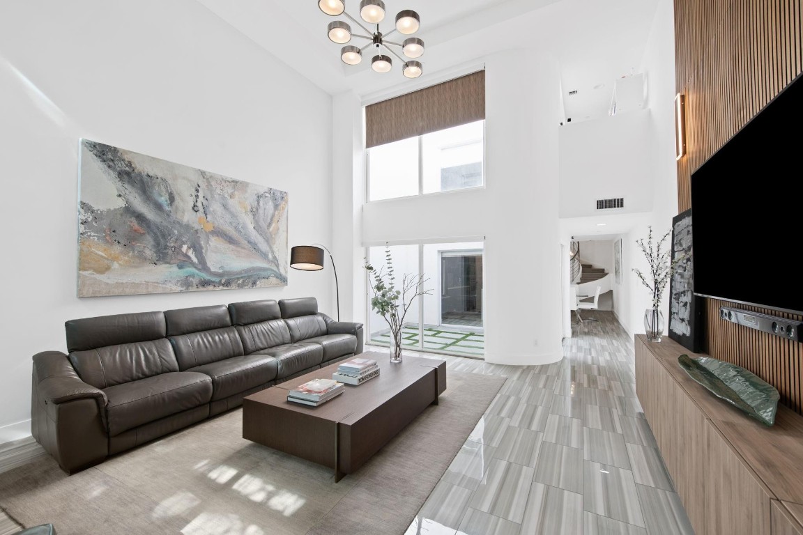 LA TERRACE AT VICTORIA P - Residential