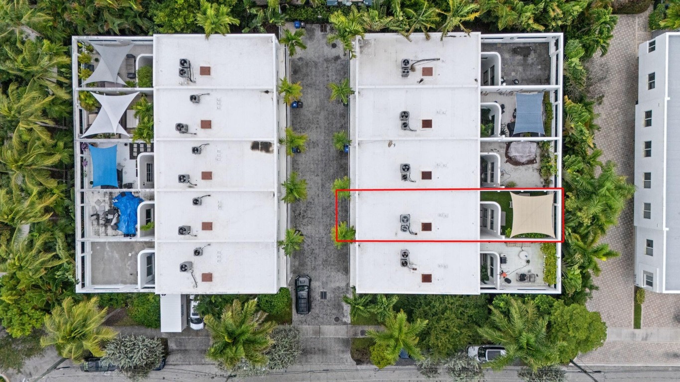 LA TERRACE AT VICTORIA P - Residential