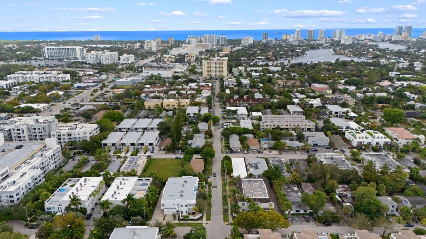 LA TERRACE AT VICTORIA P - Residential