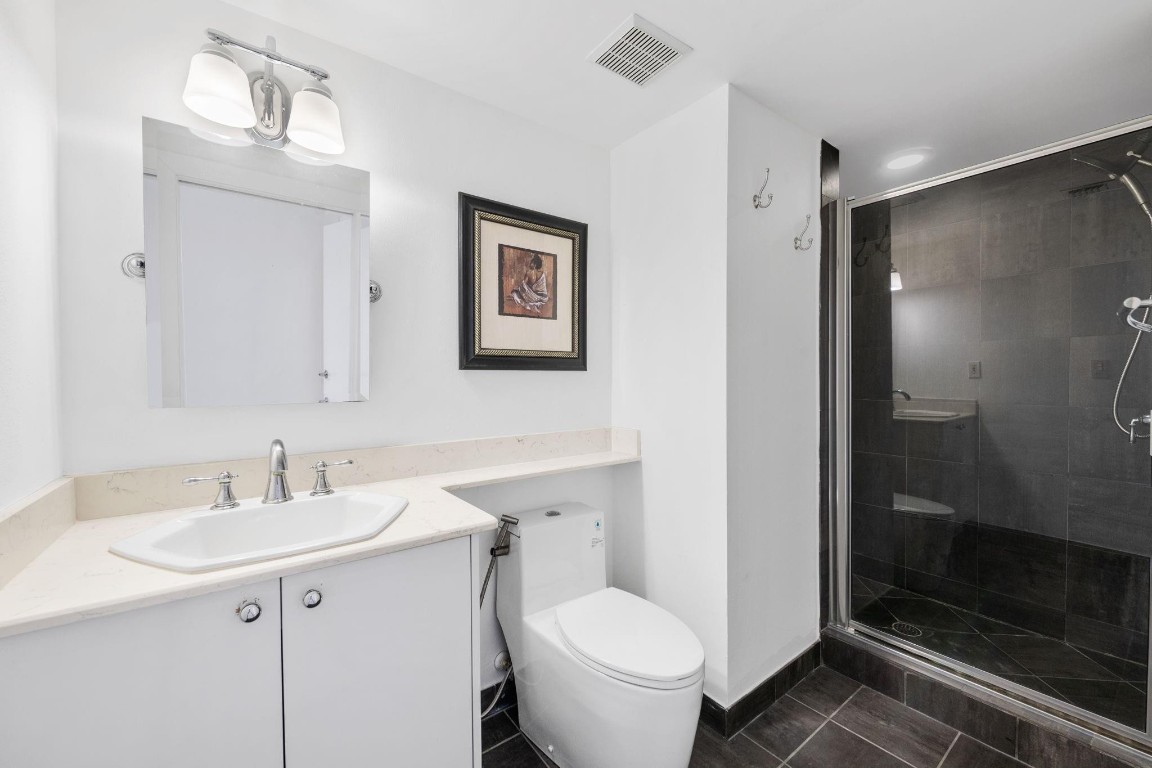 LA TERRACE AT VICTORIA P - Residential