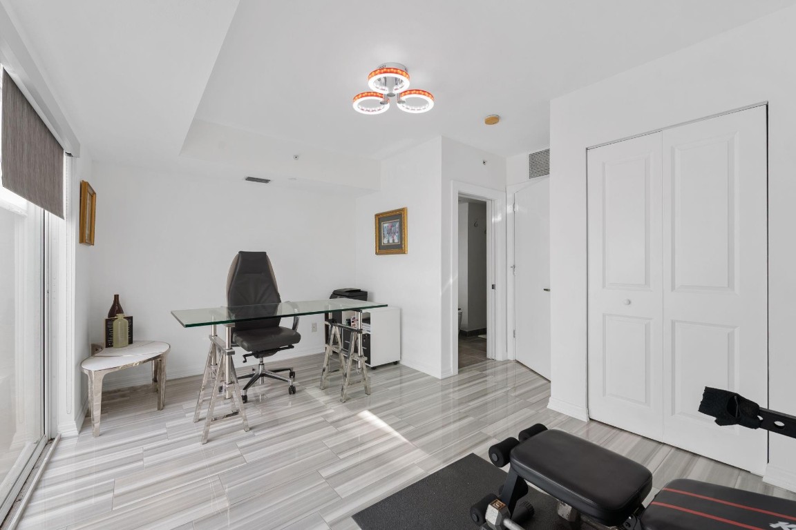 LA TERRACE AT VICTORIA P - Residential