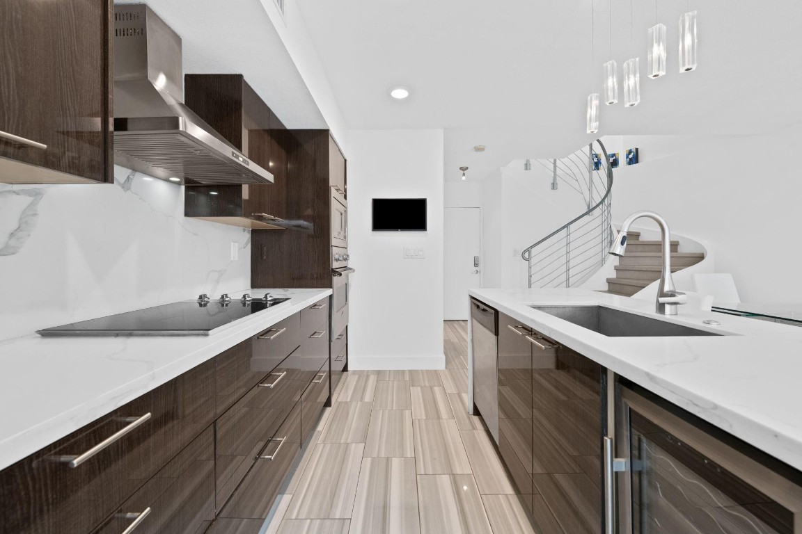 LA TERRACE AT VICTORIA P - Residential