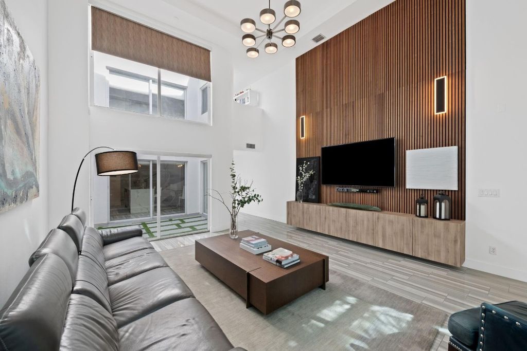 Photo of 910 NE 16th Terrace #2, Fort Lauderdale, FL 33304 (MLS # F10543422)