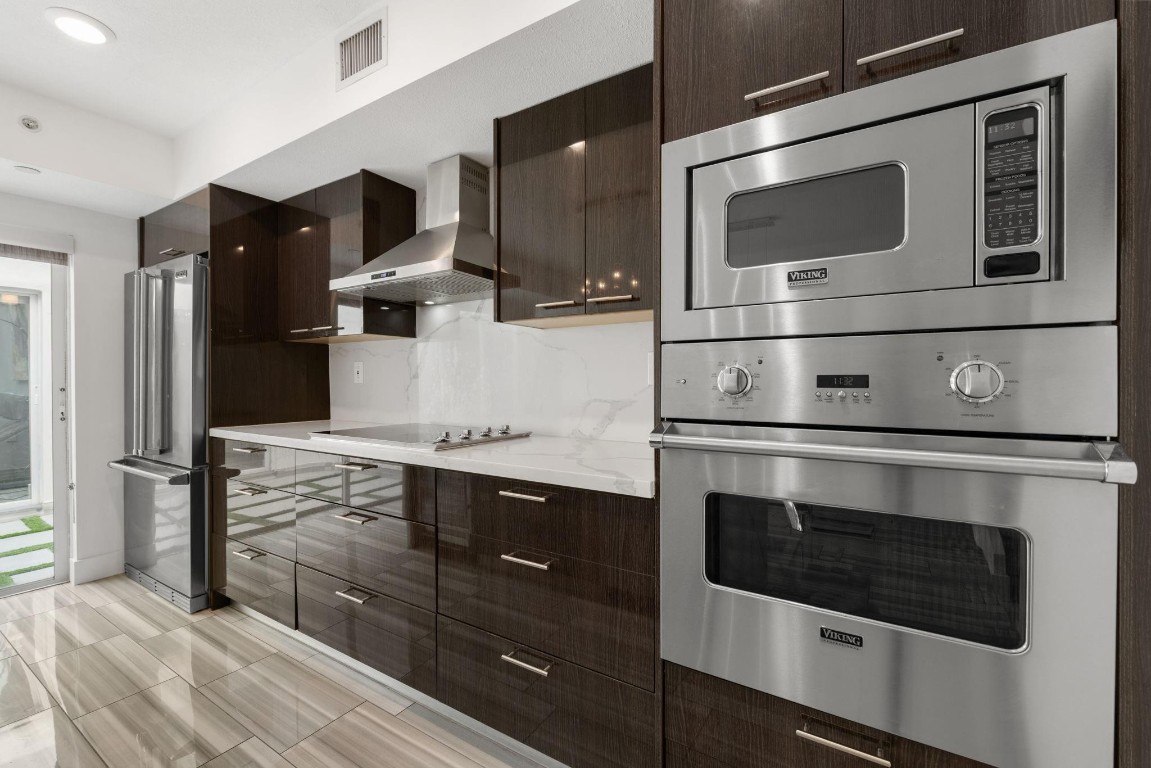 LA TERRACE AT VICTORIA P - Residential