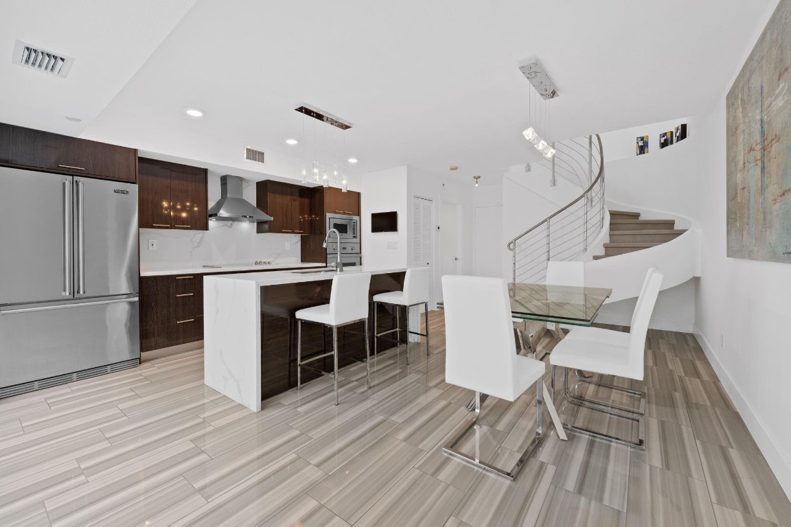 LA TERRACE AT VICTORIA P - Residential