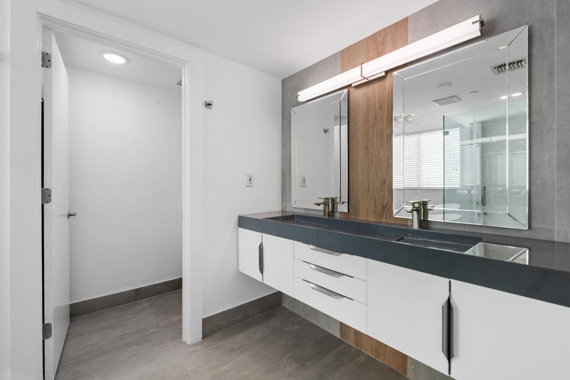 LA TERRACE AT VICTORIA P - Residential