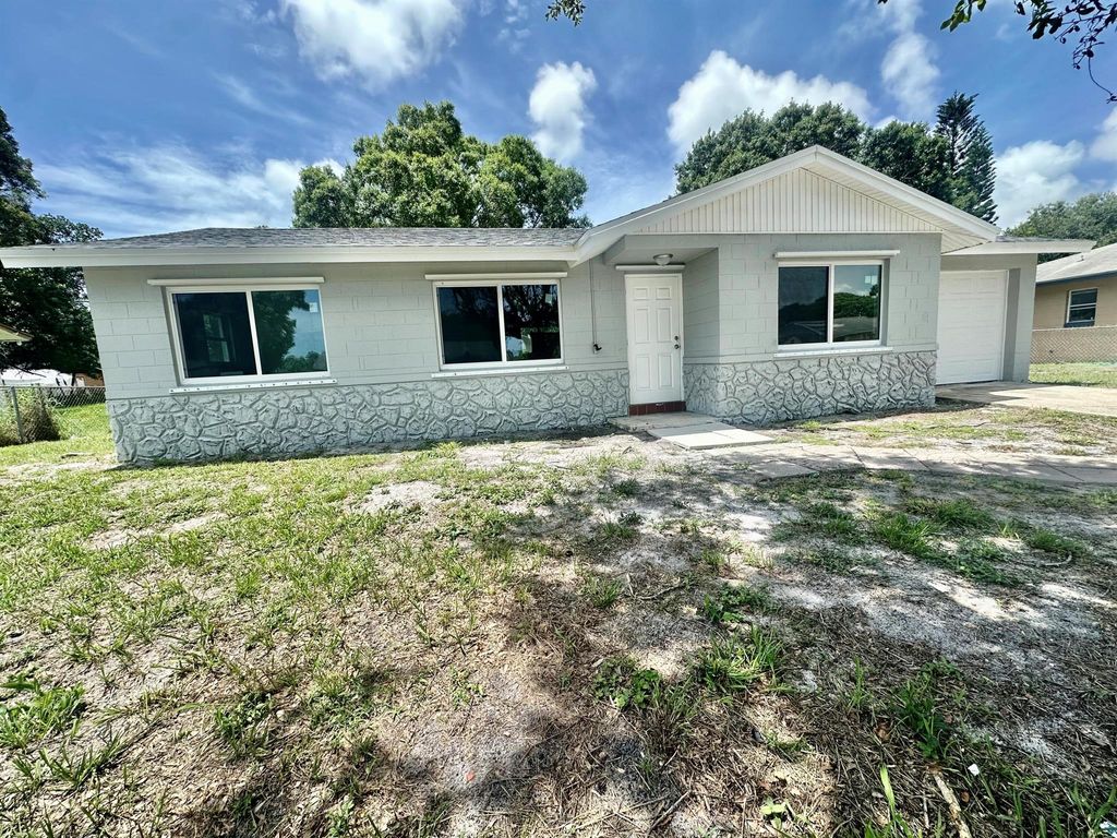 Photo of 2803 Langston Drive, Fort Pierce, FL 34946 (MLS # R11022429)