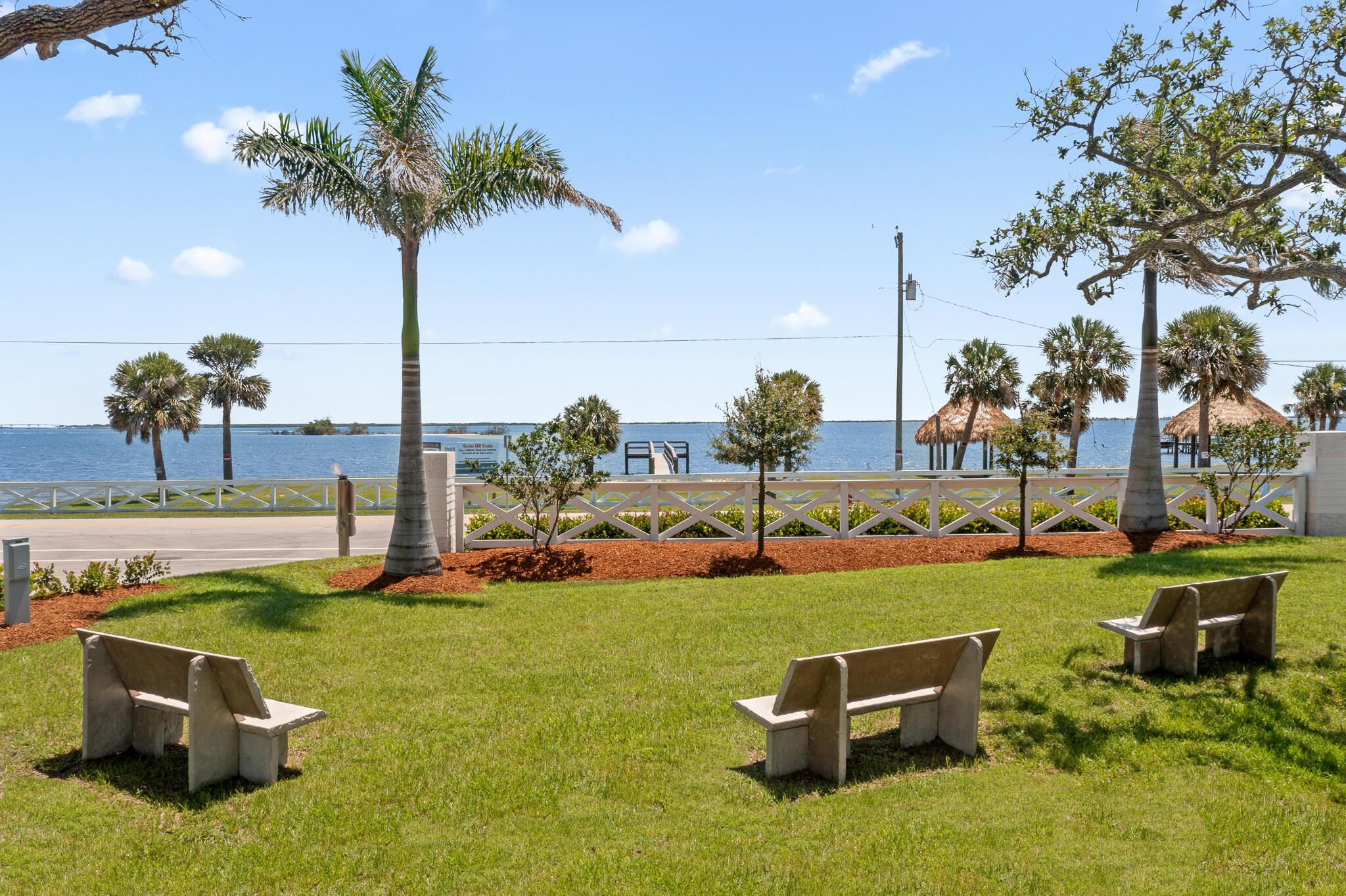 El Capitan Waterfront Com - Residential