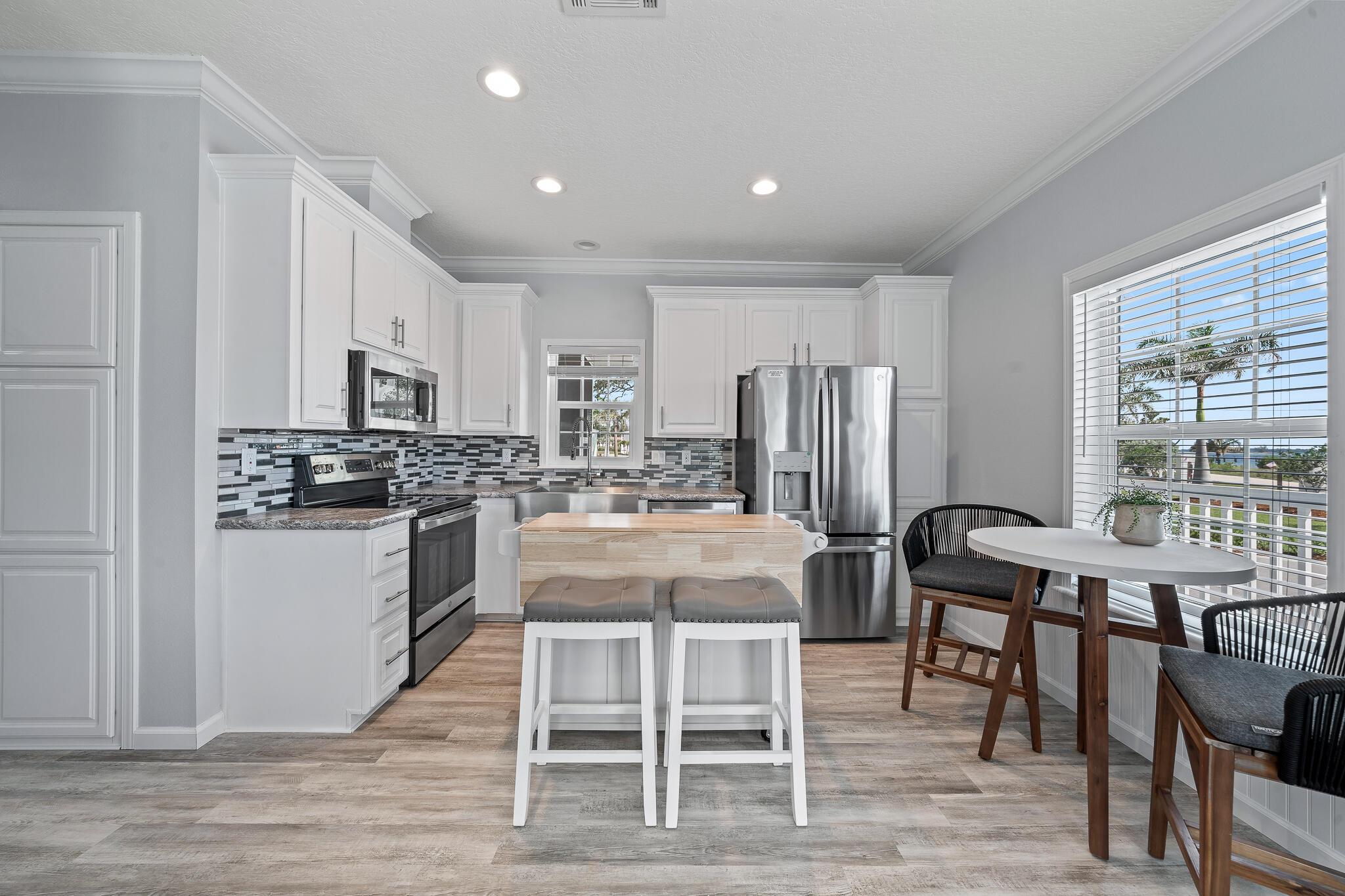 El Capitan Waterfront Com - Residential