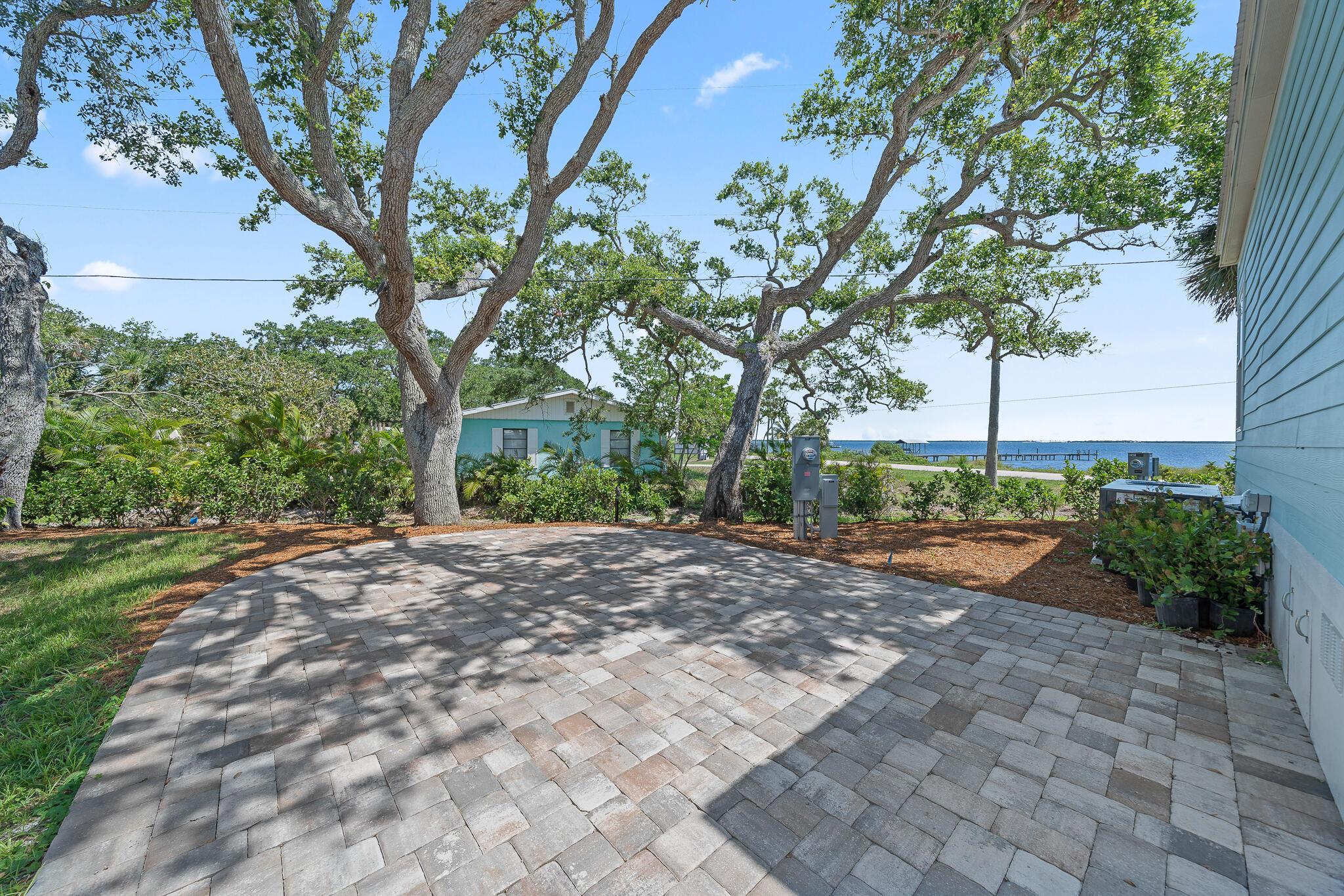 El Capitan Waterfront Com - Residential