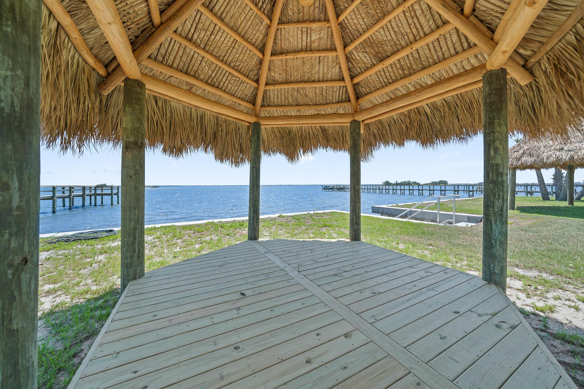 El Capitan Waterfront Com - Residential