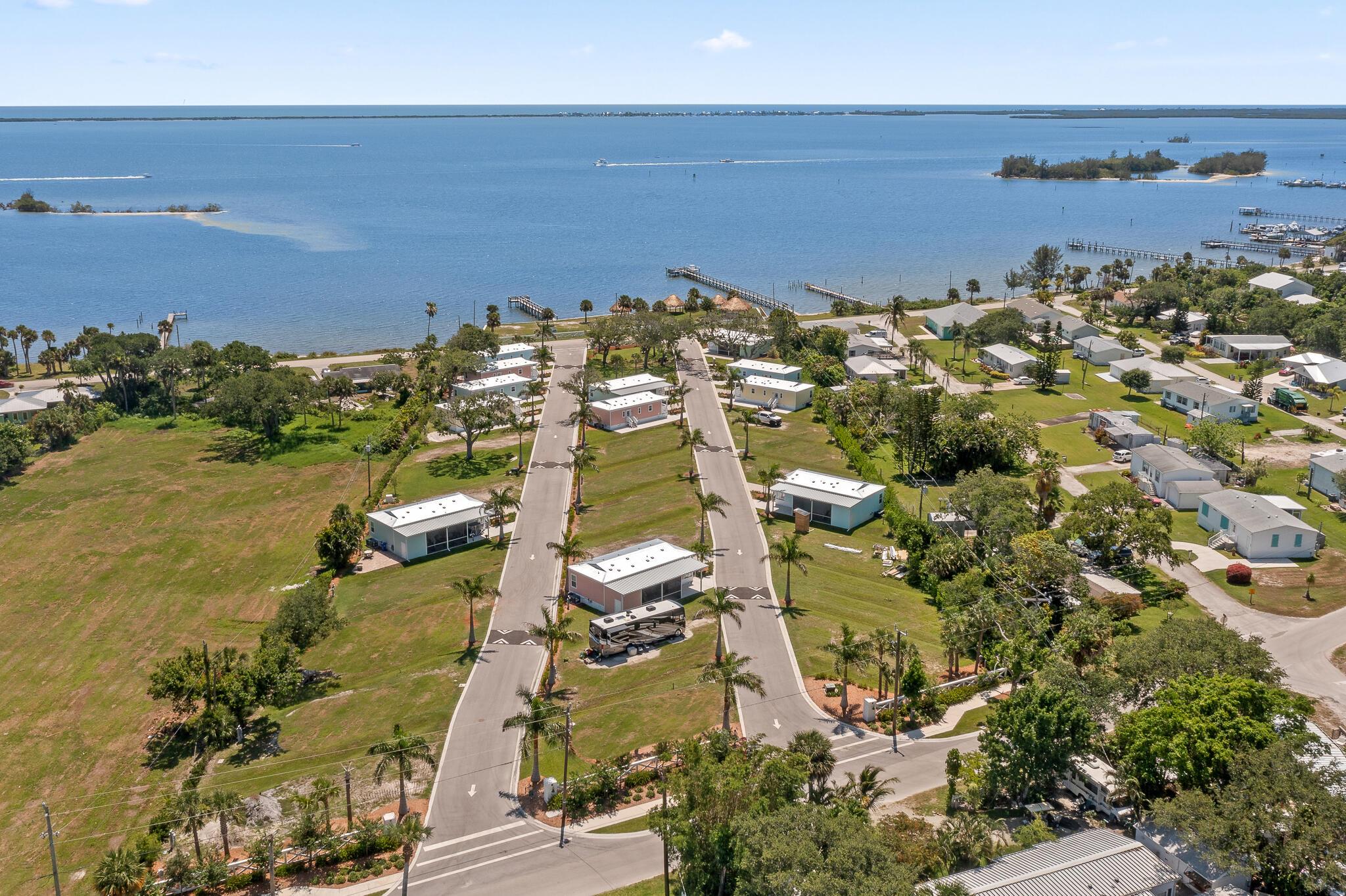 El Capitan Waterfront Com - Residential