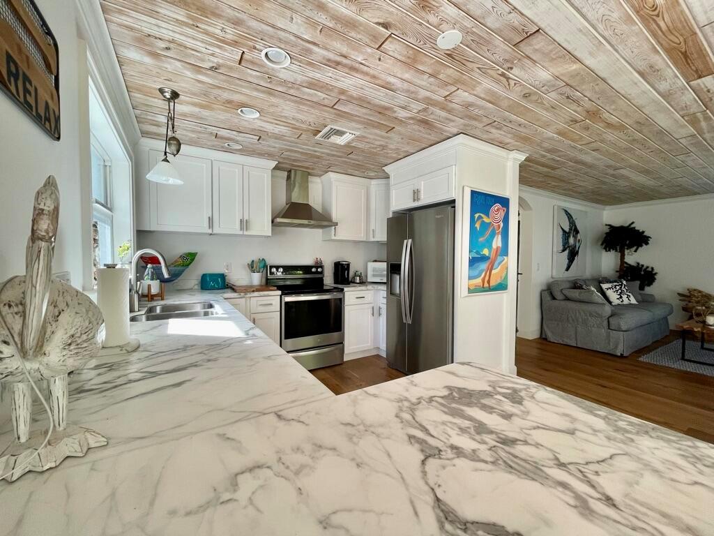 BEACH HOUSE COTTAGES - Residential Lease