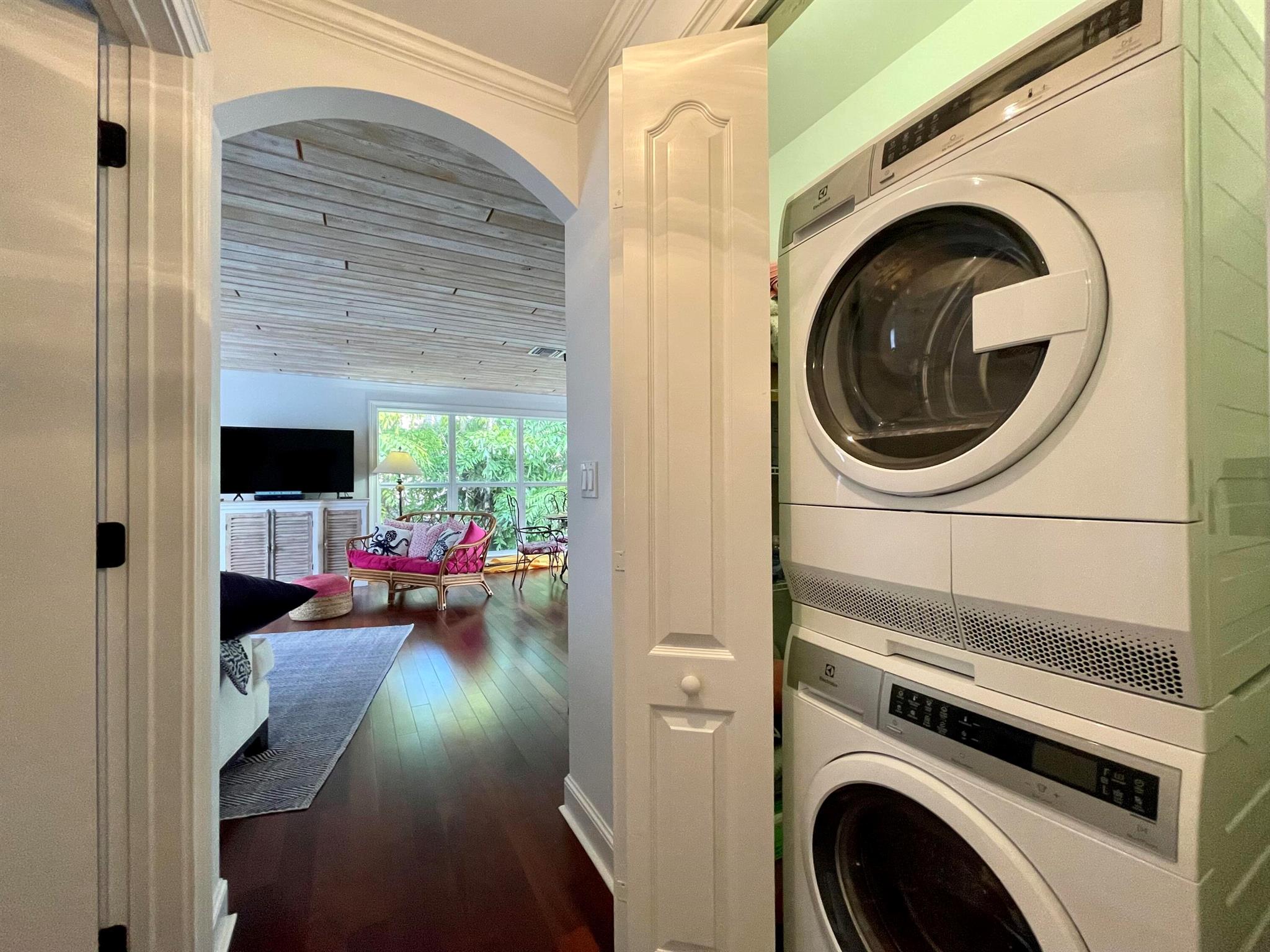 BEACH HOUSE COTTAGES - Residential Lease