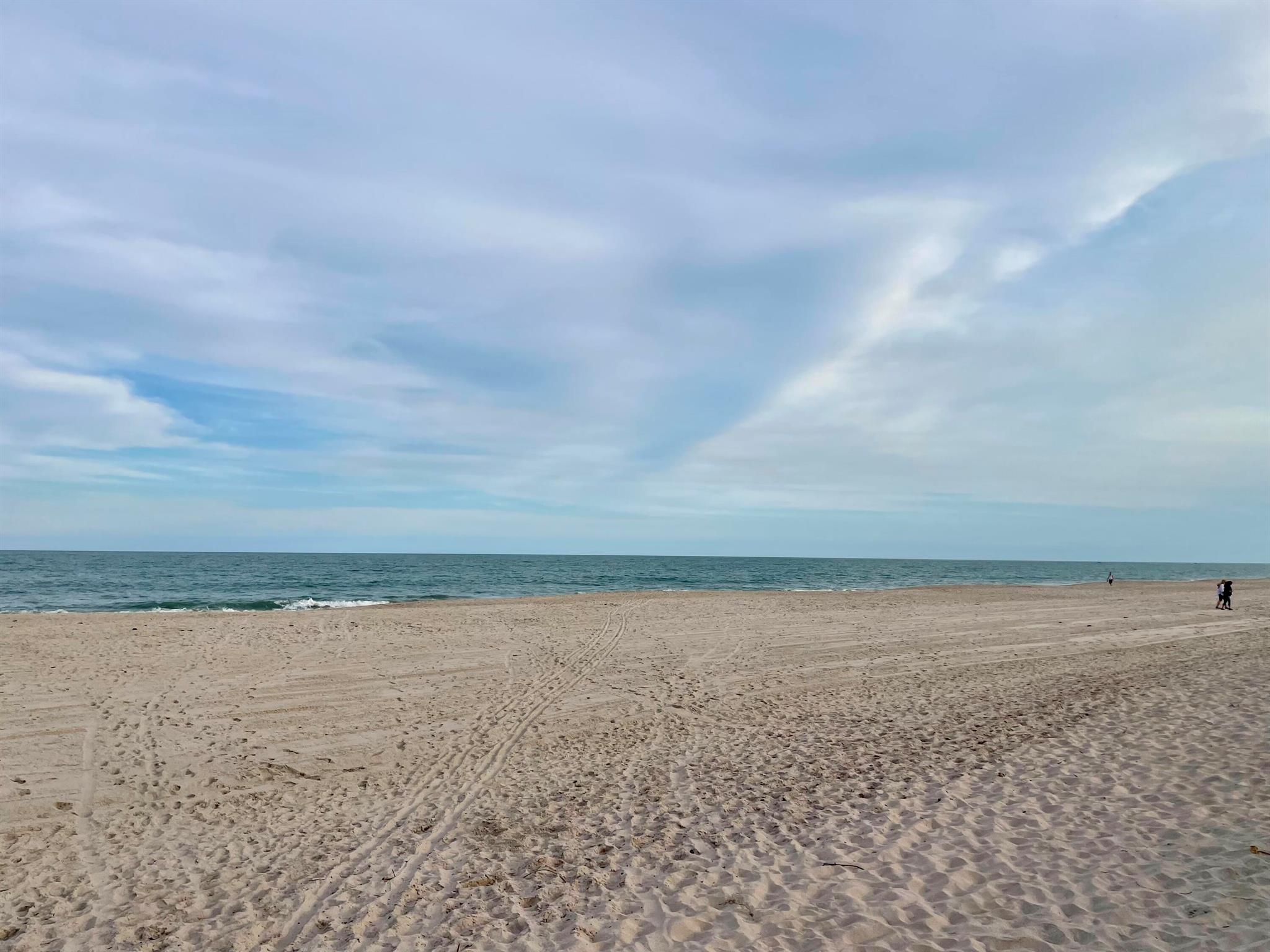 BEACH HOUSE COTTAGES - Residential Lease