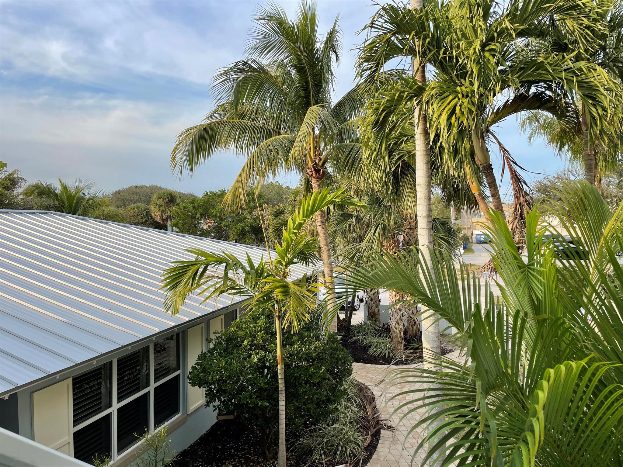 BEACH HOUSE COTTAGES - Residential Lease