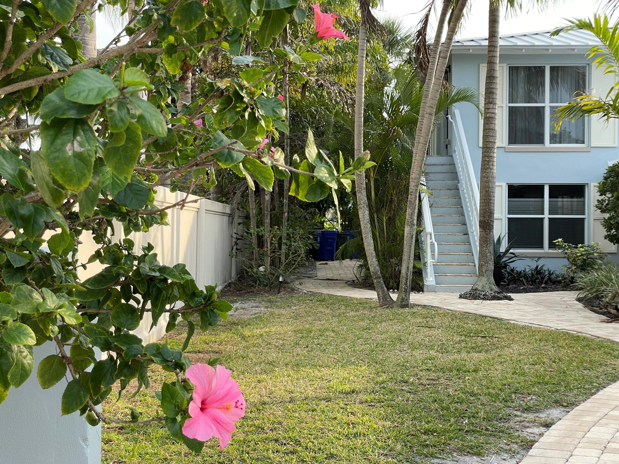 BEACH HOUSE COTTAGES - Residential Lease