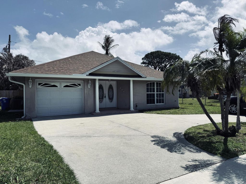 Photo of 1570 6th Avenue, Vero Beach, FL 32960 (MLS # B26006548)