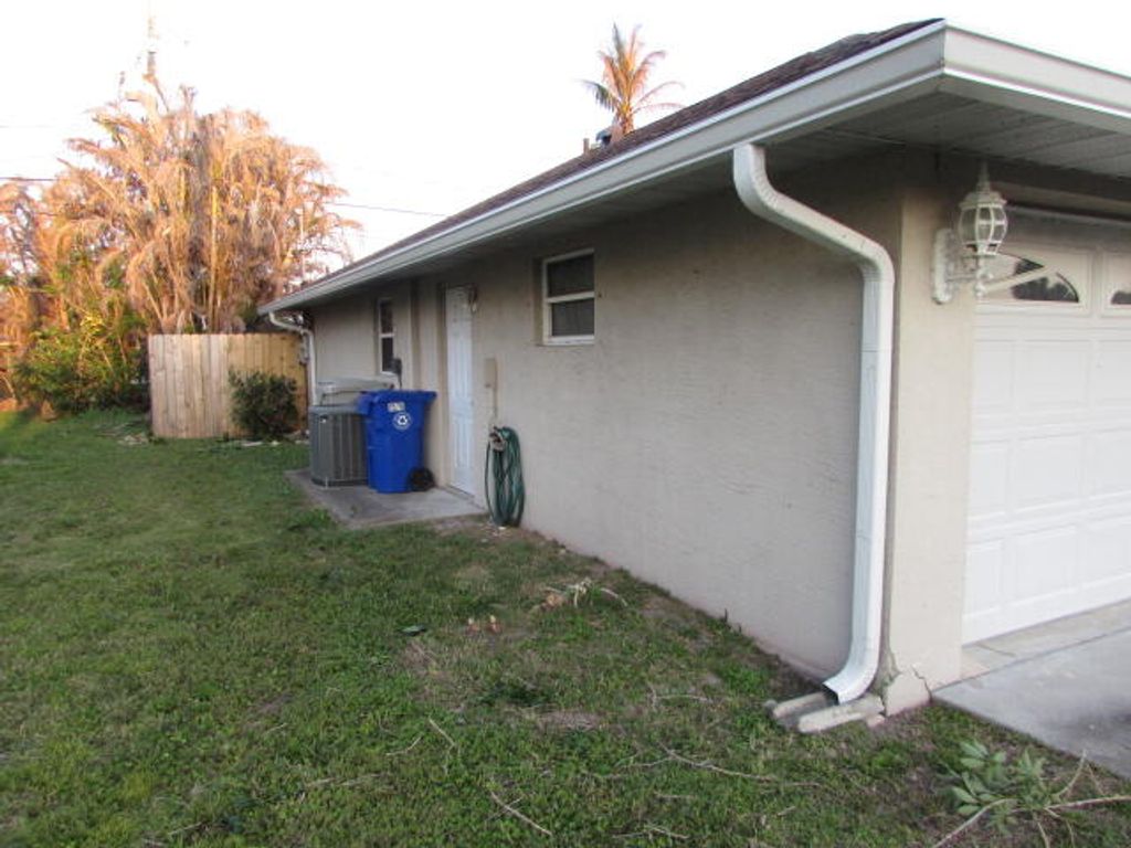 Photo of 1570 6th Avenue, Vero Beach, FL 32960 (MLS # B26006548)