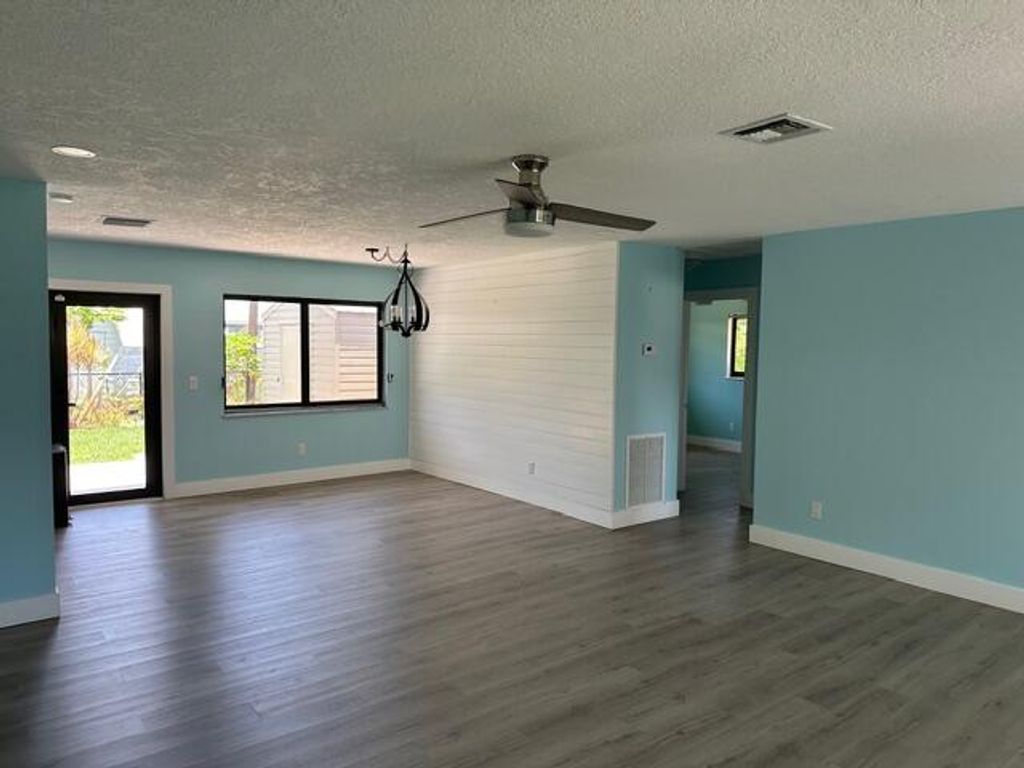 Photo of 907 SE Lake Street, Stuart, FL 34994 (MLS # R11159628)